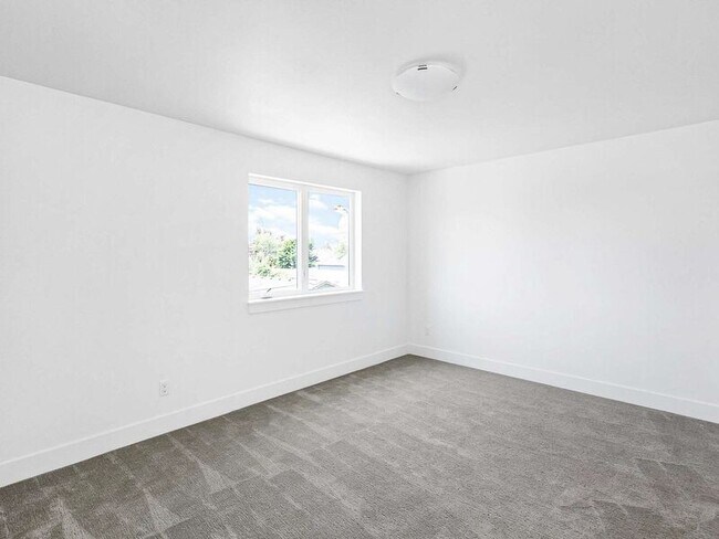 Building Photo - 3654 SE 67th Ave