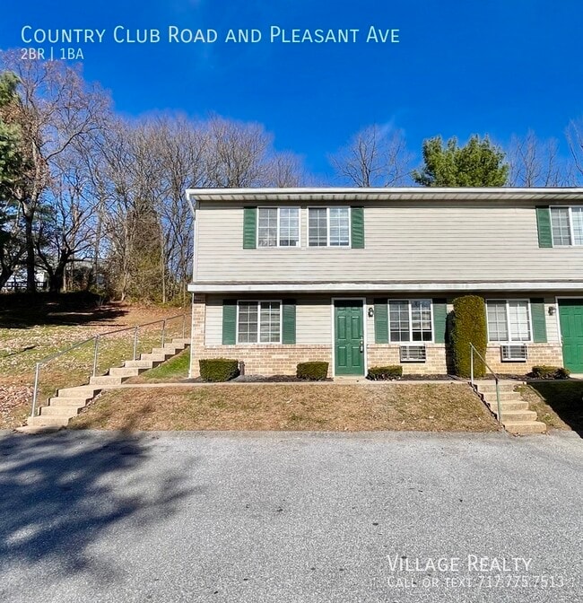 Building Photo - 605 Country Club Rd