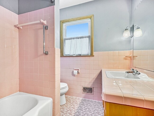 Building Photo - 341 Herman Terrace