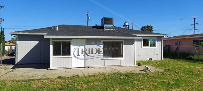 Building Photo - 3 bedroom, 2 bath home, with a bonus room