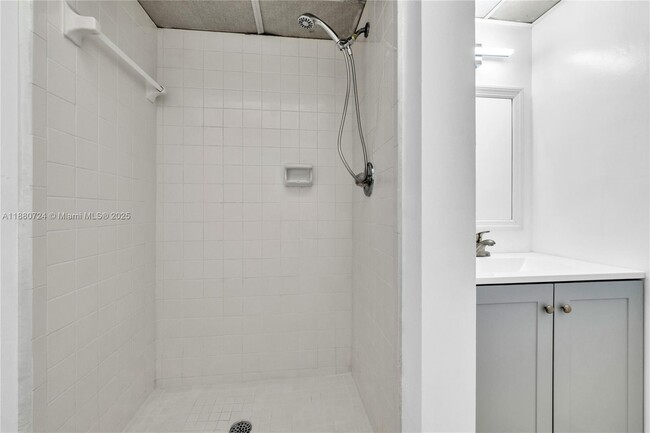 Building Photo - 7825 Fairview Dr