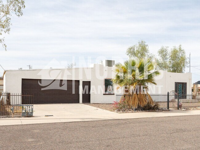 Building Photo - 225 E Aguilar St