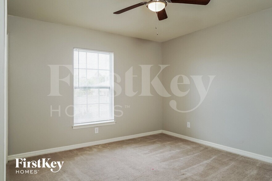 Building Photo - 1719 NW 25th Ln