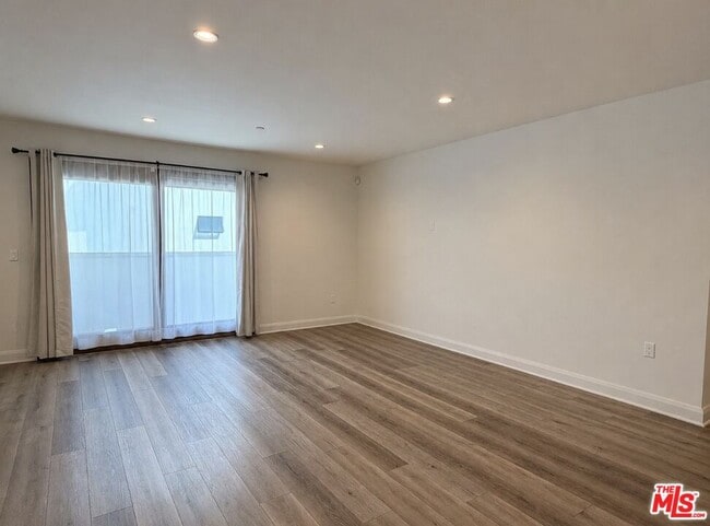 Building Photo - 853 S Lucerne Blvd