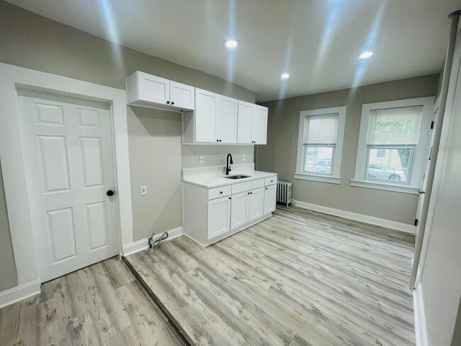 Building Photo - 289 Elmwood Ave