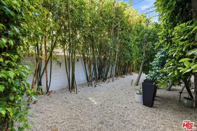 Building Photo - 612 Huntley Dr