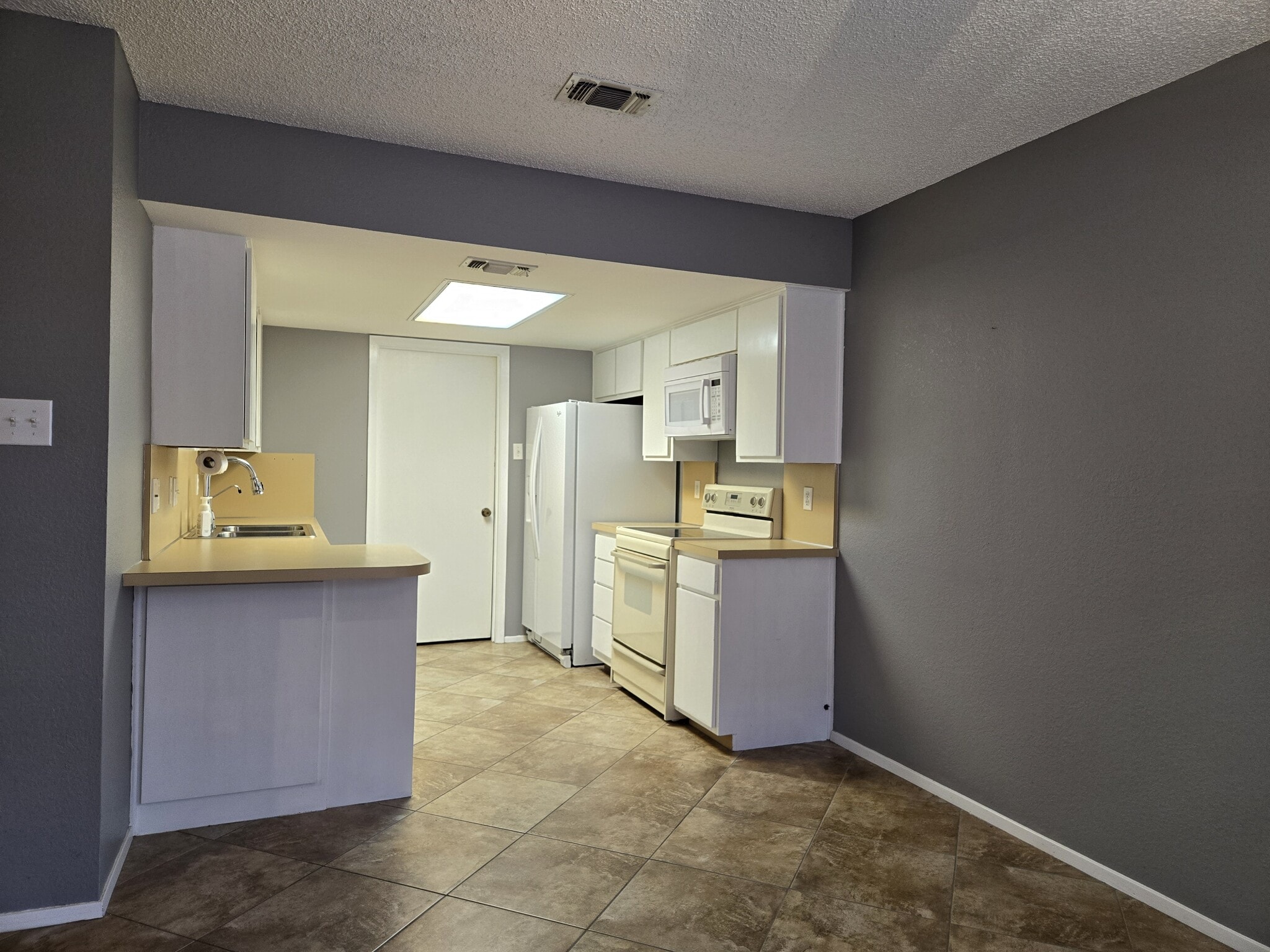 Dining to Kitchen - 1629 Wyoming Ave