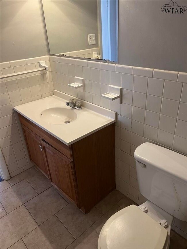 Building Photo - 1118 Ireland St