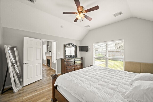 Building Photo - 1330 Leigh Gdns Dr