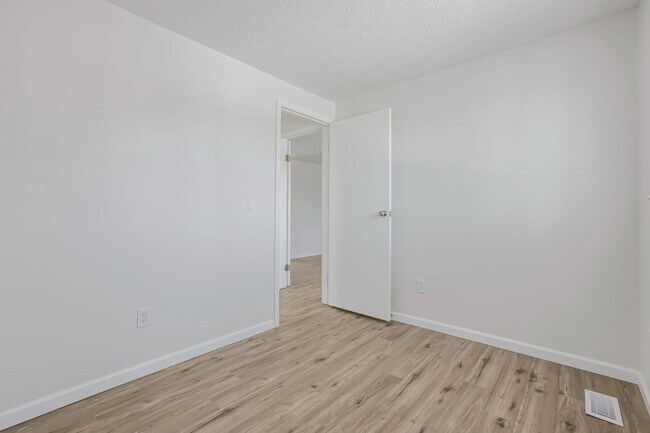 Building Photo - 874 Hilton Dr