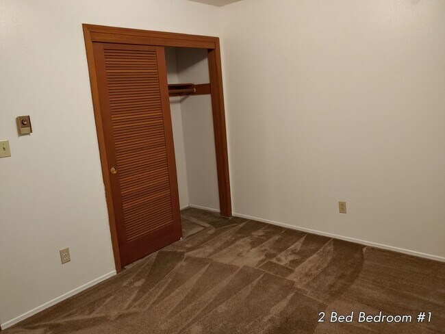 Building Photo - GREAT ground FLOOR pet FRIENDLY  apartment HOME in MT TABOR!