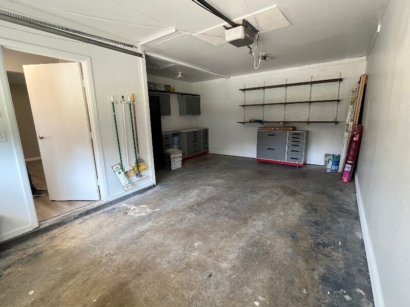 Building Photo - 4467 Glendale Dr