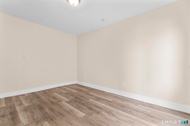 Building Photo - 313 High St