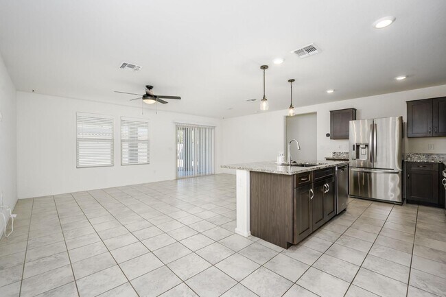 Building Photo - 25854 W Valley View Dr