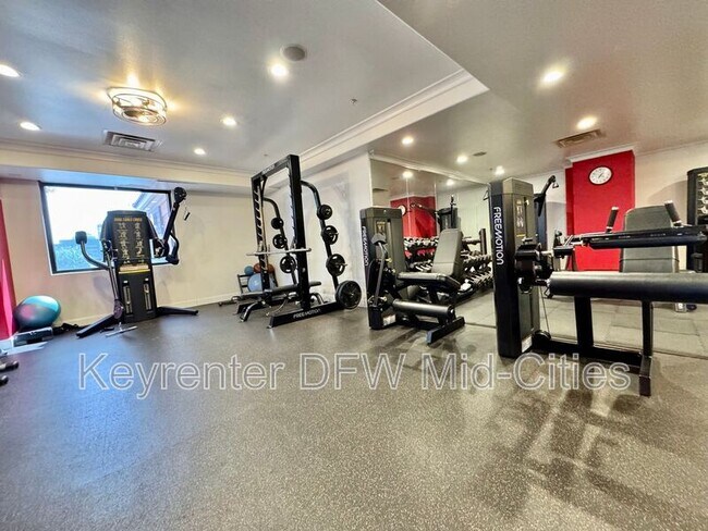 Building Photo - 330 E Las Colinas Blvd