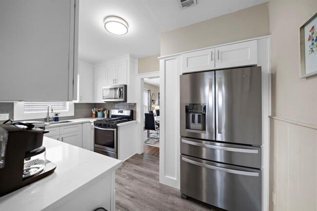 Building Photo - 1631 Castle Ct