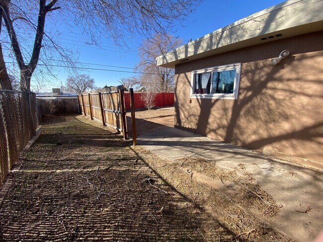 Building Photo - Beautiful 3 bedroom