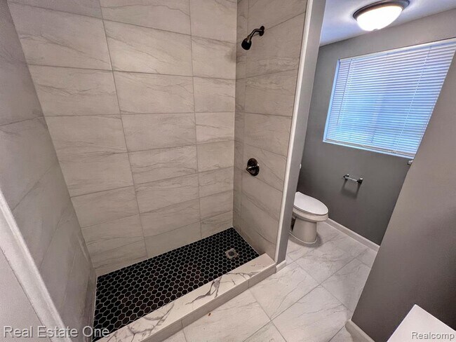 Building Photo - 463 N Eton St