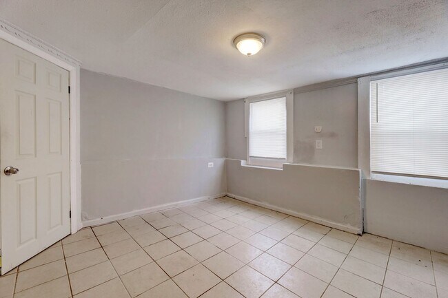 Building Photo - 118 Lenox Ave