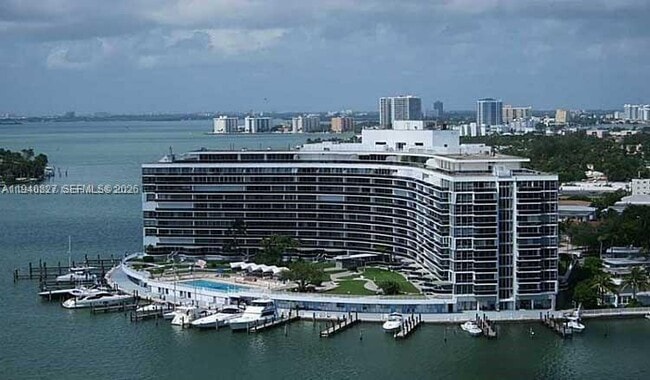 Building Photo - 900 Bay Dr