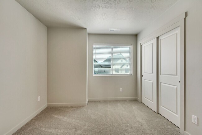 Building Photo - 3 Bedroom 2.5 Bathroom Home in Eagle Mountain!