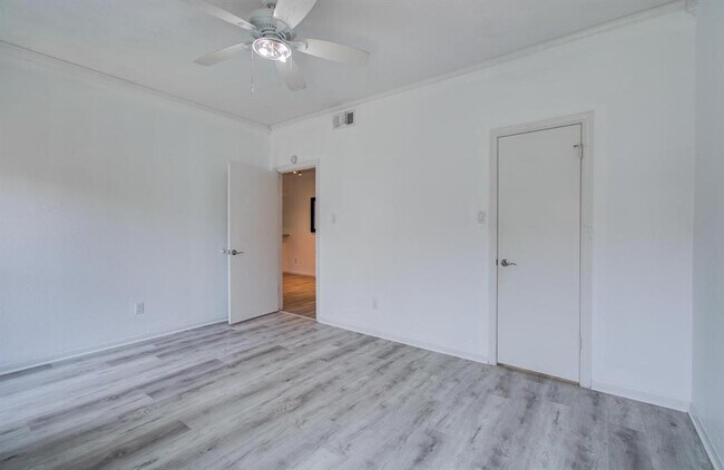 Building Photo - 716 Bering Dr