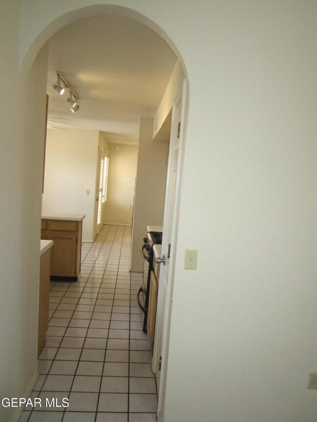 Building Photo - 6924 Imperial Ridge Dr