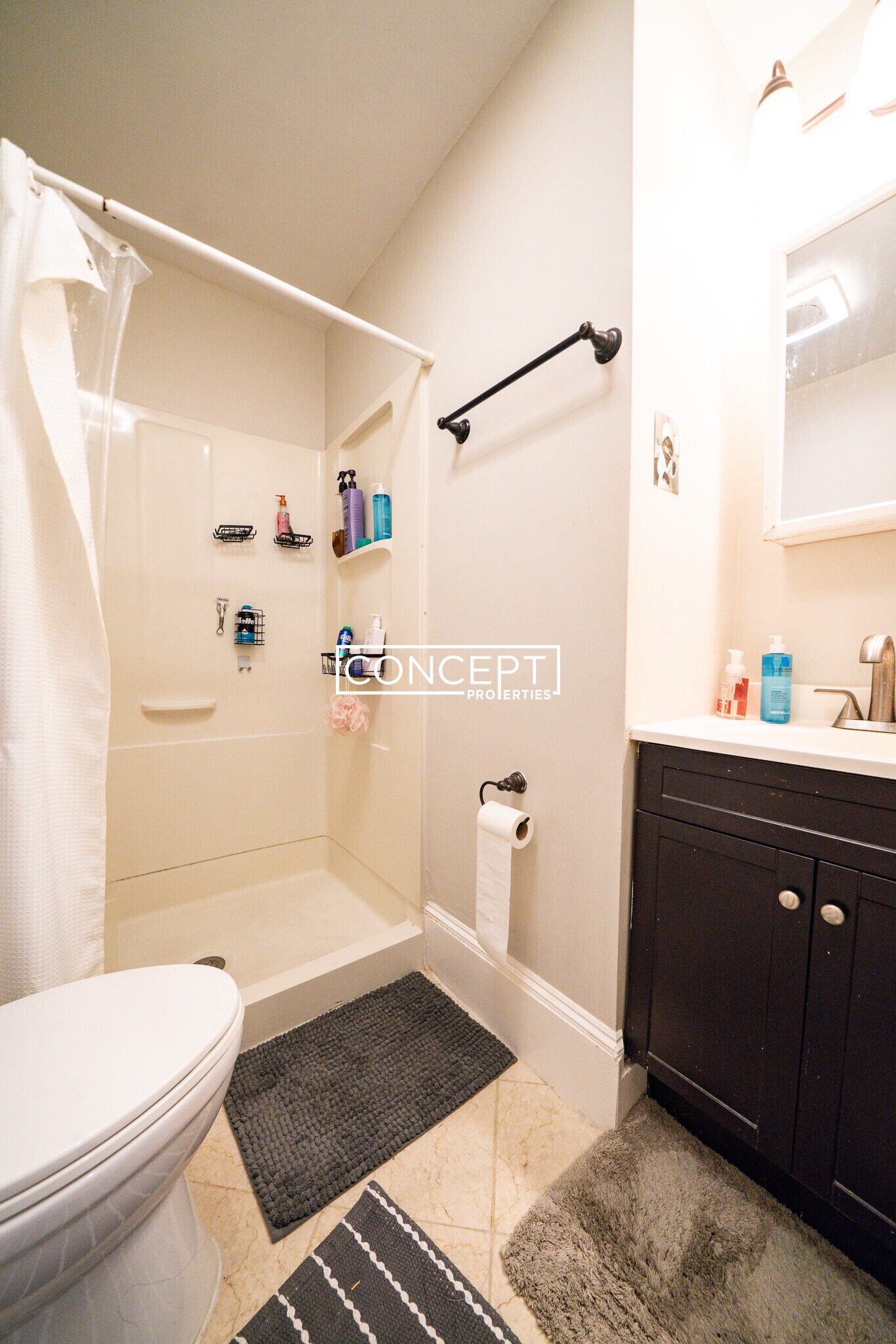 Building Photo - 717 Parker St