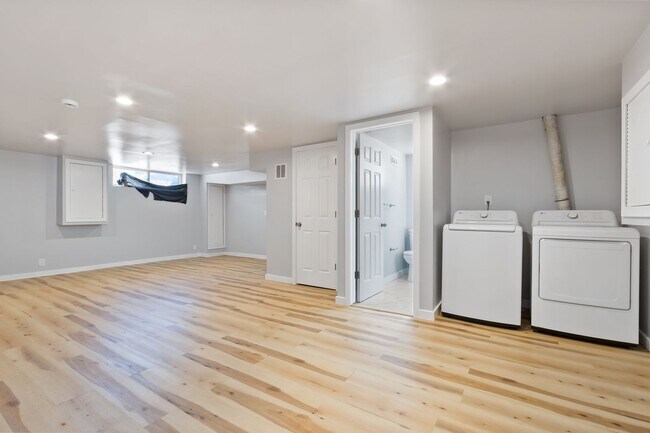 Building Photo - Wow! South Philly Modern 3 Bed 2 Bath Home! Yard! Central Air! W/D! H/W Floors! Gorgeous!