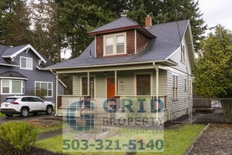 Building Photo - Spacious 3 Bedroom, 2 Bath Craftsman - Creston Park Neighborhood - A Must See!