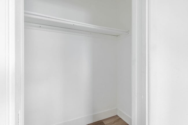 Building Photo - 323 NW 21st Ave