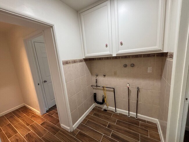 Building Photo - Beautiful 3-Bedroom Single-Story Home in Los Angeles!