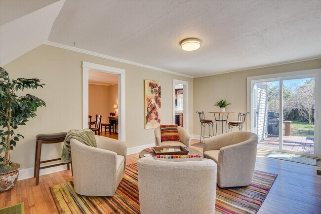 Building Photo - 126 Horry St SE