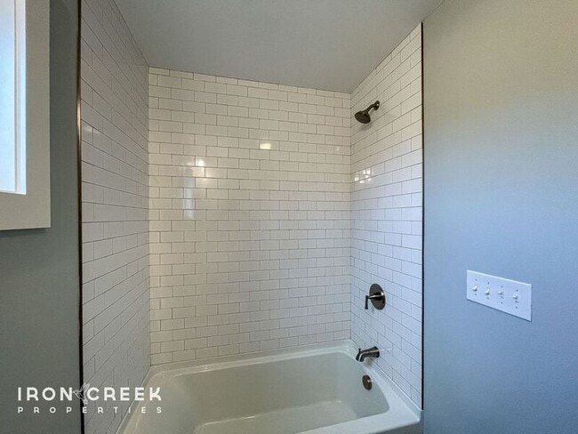 Building Photo - 79 E Cascade St