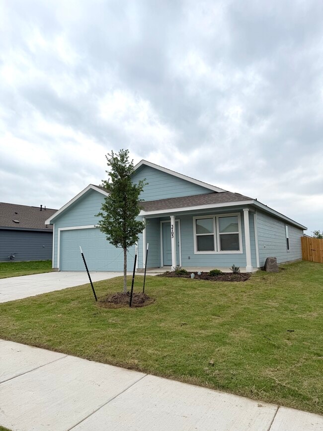 Building Photo - 3703 Oleander Pl