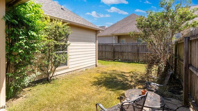 Building Photo - 3 Bedroom House in Gated Community with Community Pool