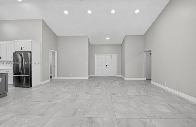 Building Photo - 9581 El Clair Ranch Rd