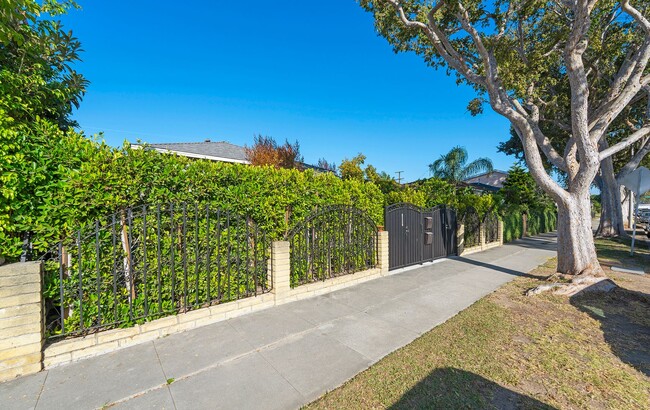 Building Photo - Cozy Home in Culver City!