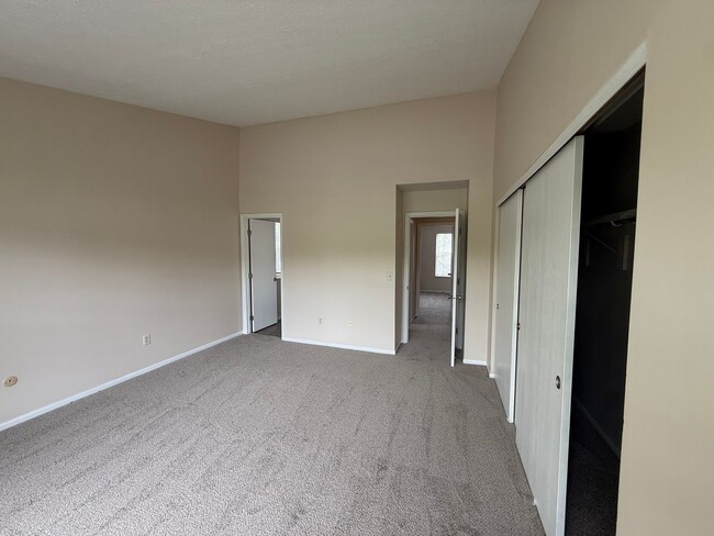 Building Photo - 5931 Shadow Lake Cir