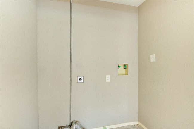 Building Photo - 15403 Meadow Village Dr