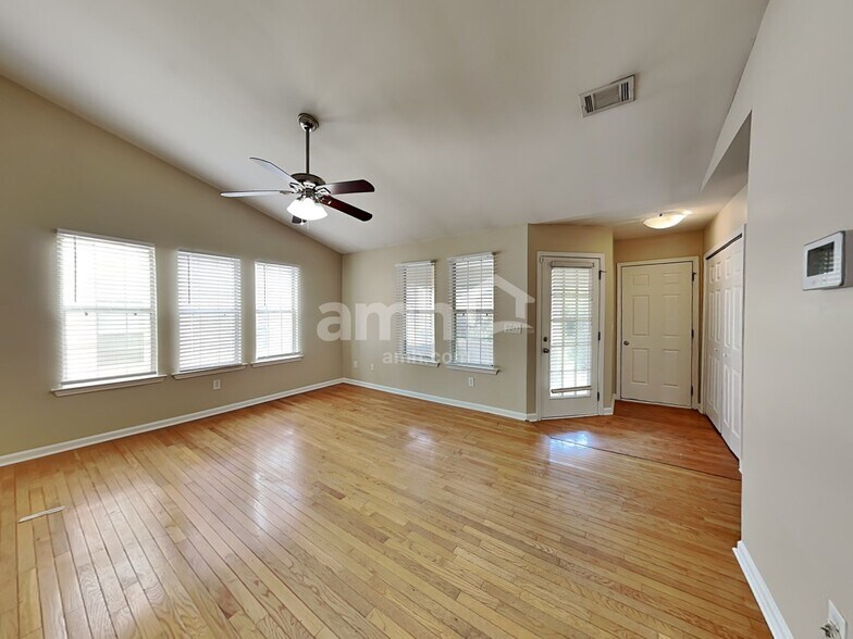 Building Photo - 409 Fairlawn Dr