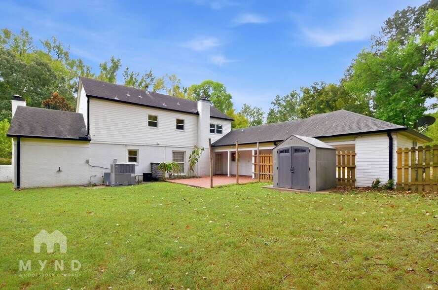 Building Photo - 2335 Hickory Crest Dr