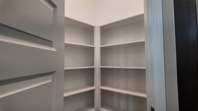 Building Photo - 360 Mallorn Ln