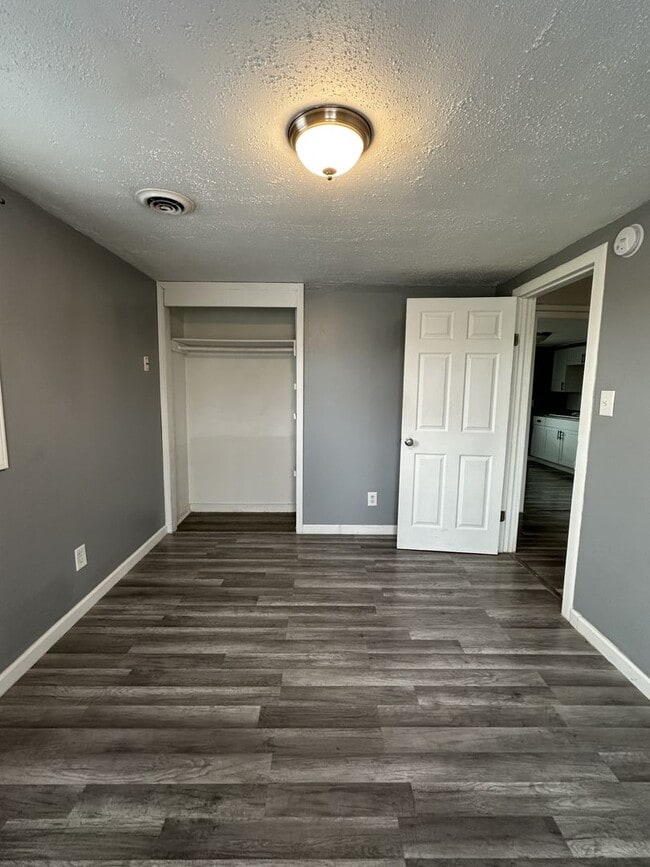 Building Photo - Your Yorktown Home Base | Love Coming Home