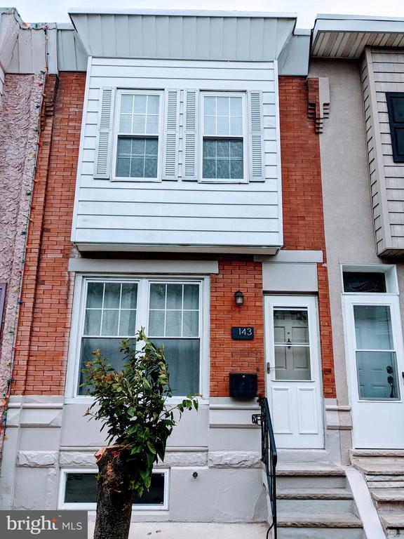 Building Photo - 143 Gladstone St