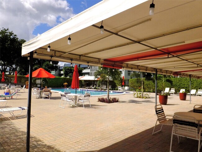 Building Photo - 7807 Golf Cir Dr