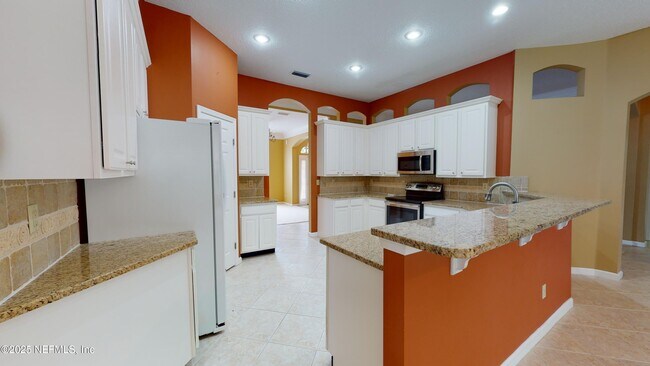 Building Photo - 11861 Lake Fern Dr