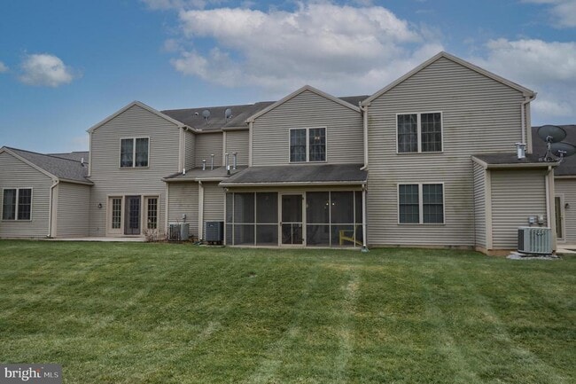 Building Photo - 2075 Deer Run Dr