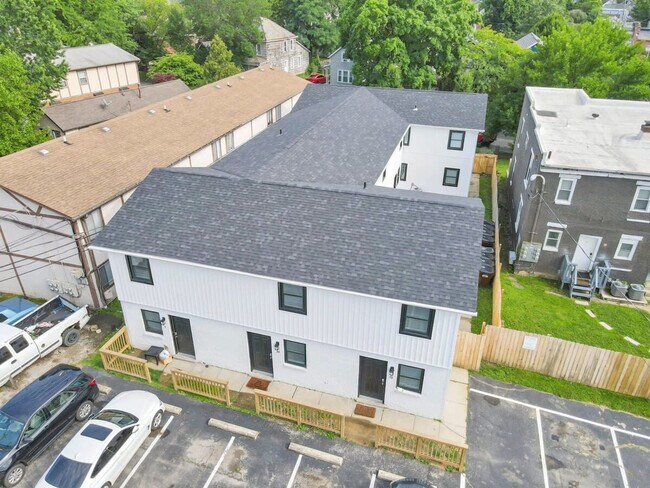 Building Photo - 380 Forest St