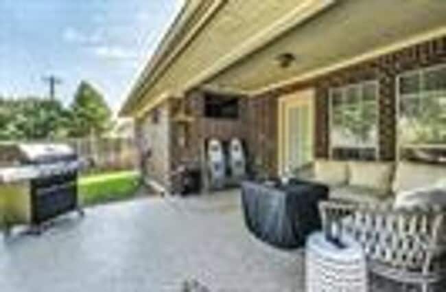 Building Photo - This fantastic 5/3 in Dove Crossing